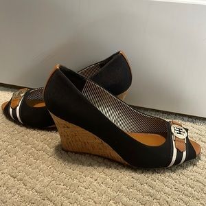 Tommy Hilfiger wedge heels. Peep toe.